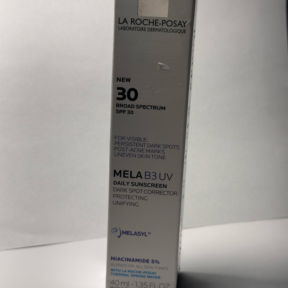La Roche-Posay Mela B3 UV Daily Sunscreen SPF 30 - White